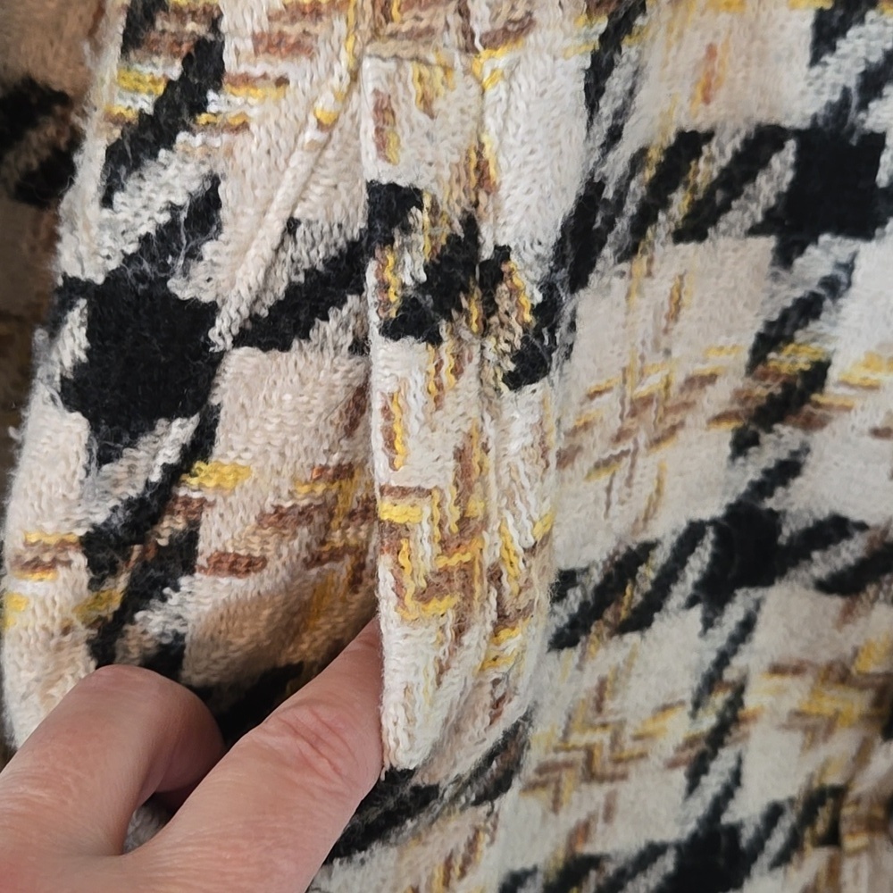 Listicle | Mixed Print Shacket Size Small - Picture 4 of 9